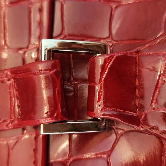 Vintage 90's Women's Burgandy Faux Alligator Leather Handbag - Picture 12 of 12